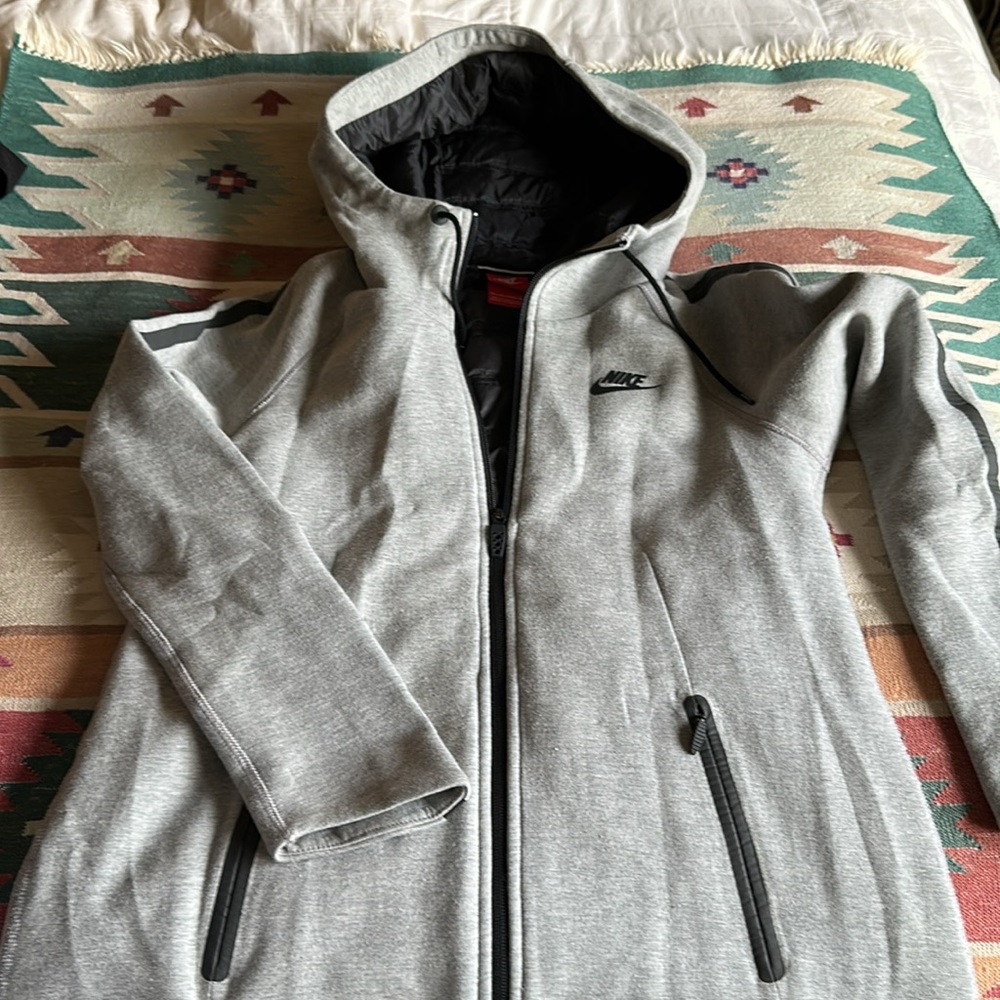 Nike XS women’s casual grey hooded jacket with Hood.super cute and comfortable!